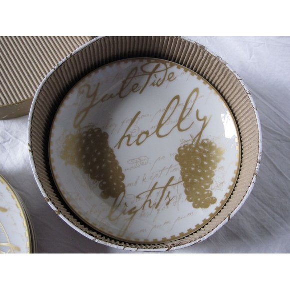 New open box Boston Warehouse Porcelain plate set of 4 Christmas festive #50392 - Picture 7 of 8